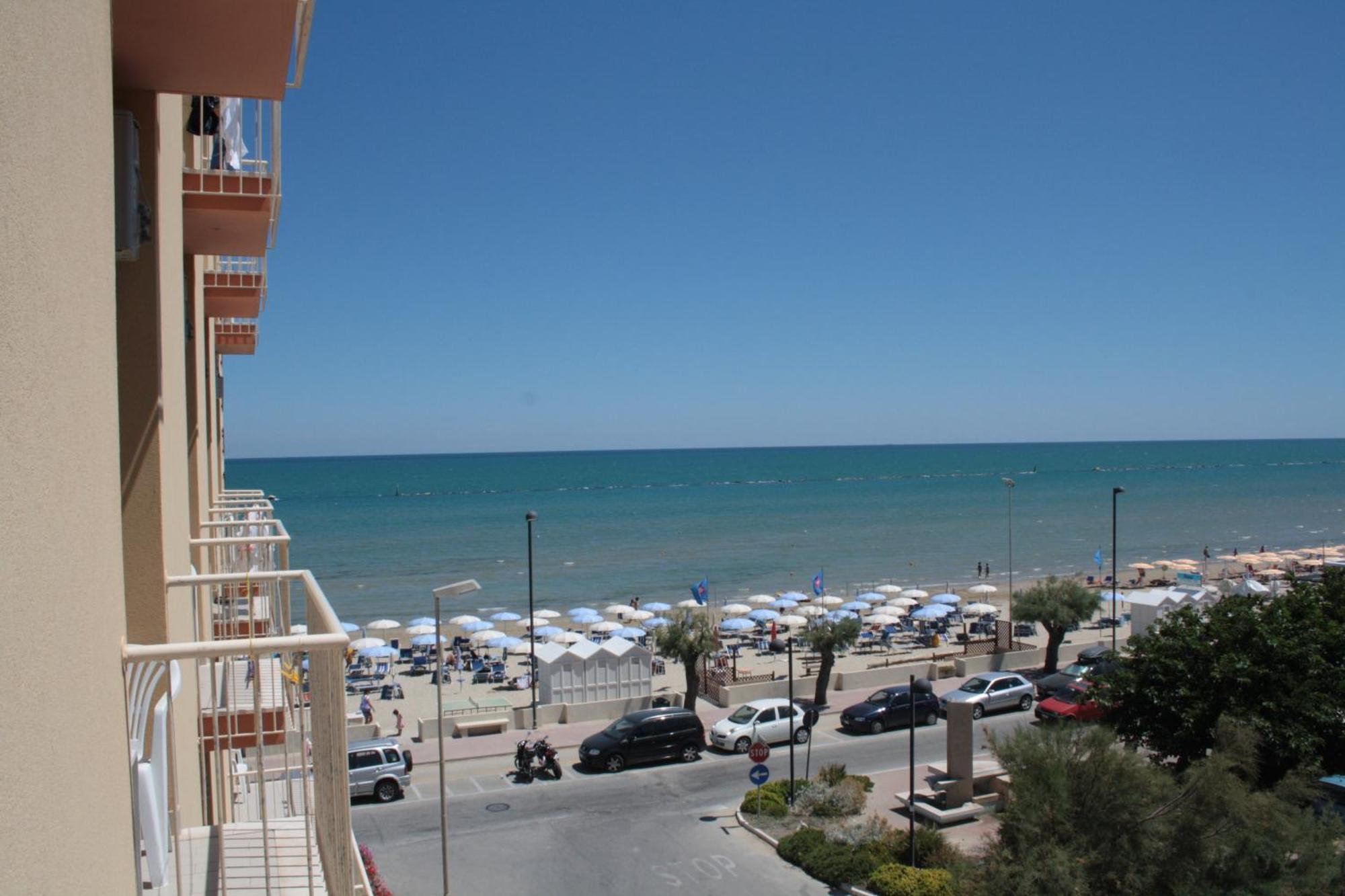 Hotel Florence Маротта Экстерьер фото