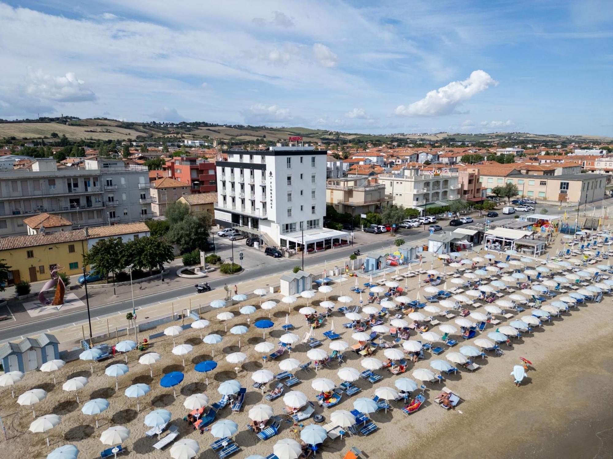 Hotel Florence Маротта Экстерьер фото