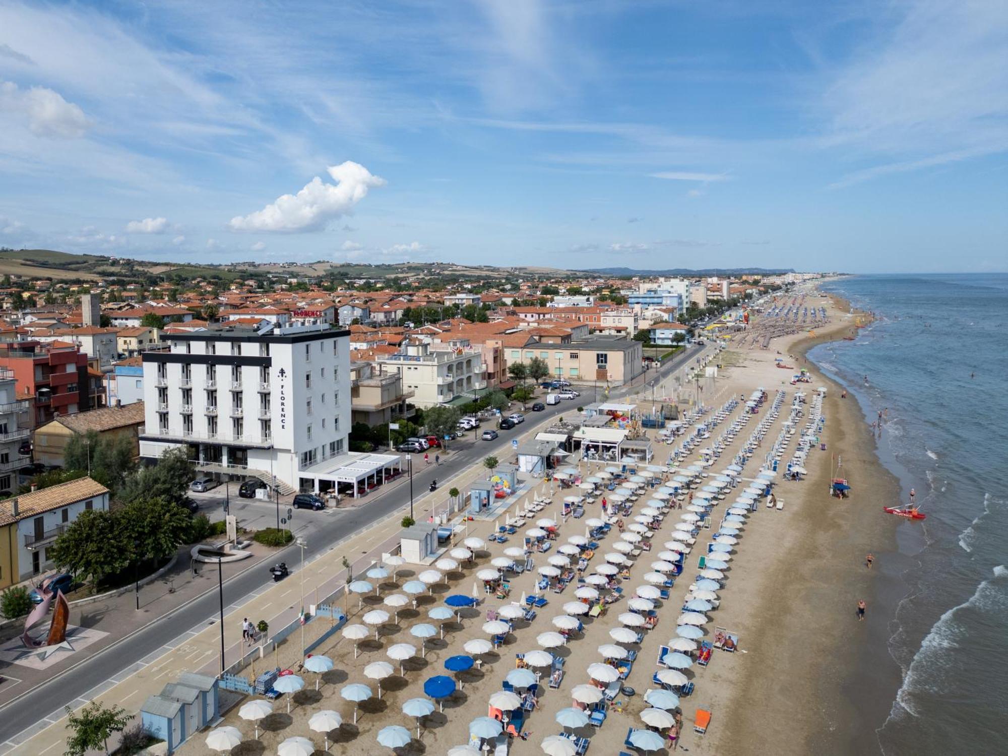 Hotel Florence Маротта Экстерьер фото