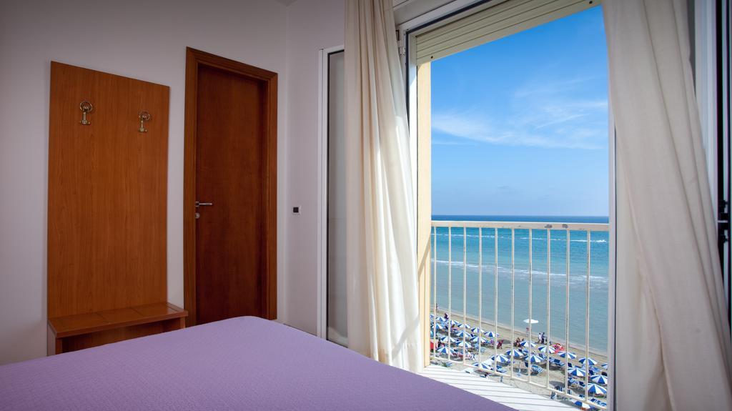 Hotel Florence Маротта Экстерьер фото