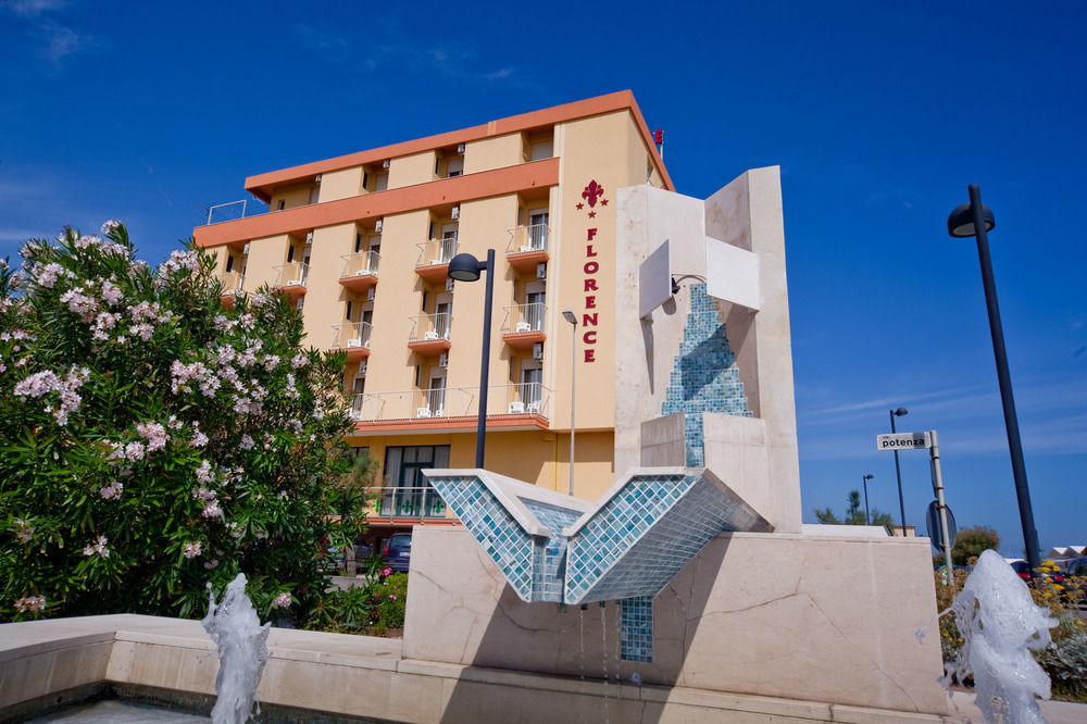 Hotel Florence Маротта Экстерьер фото