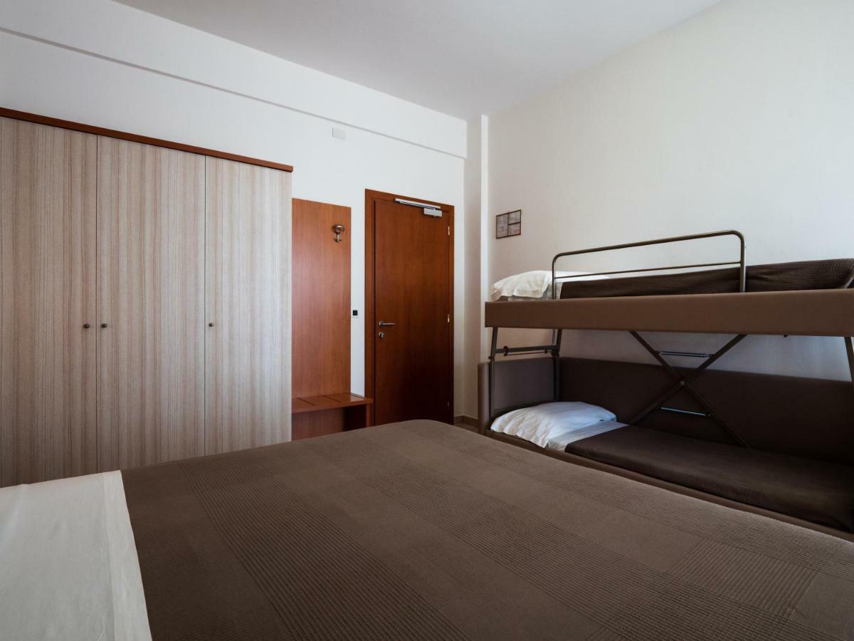 Hotel Florence Маротта Экстерьер фото
