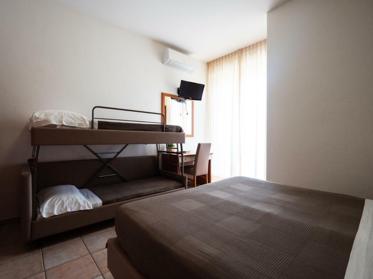 Hotel Florence Маротта Экстерьер фото
