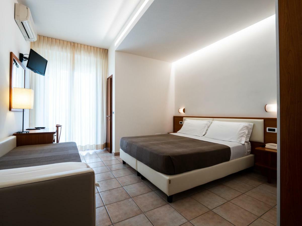 Hotel Florence Маротта Экстерьер фото