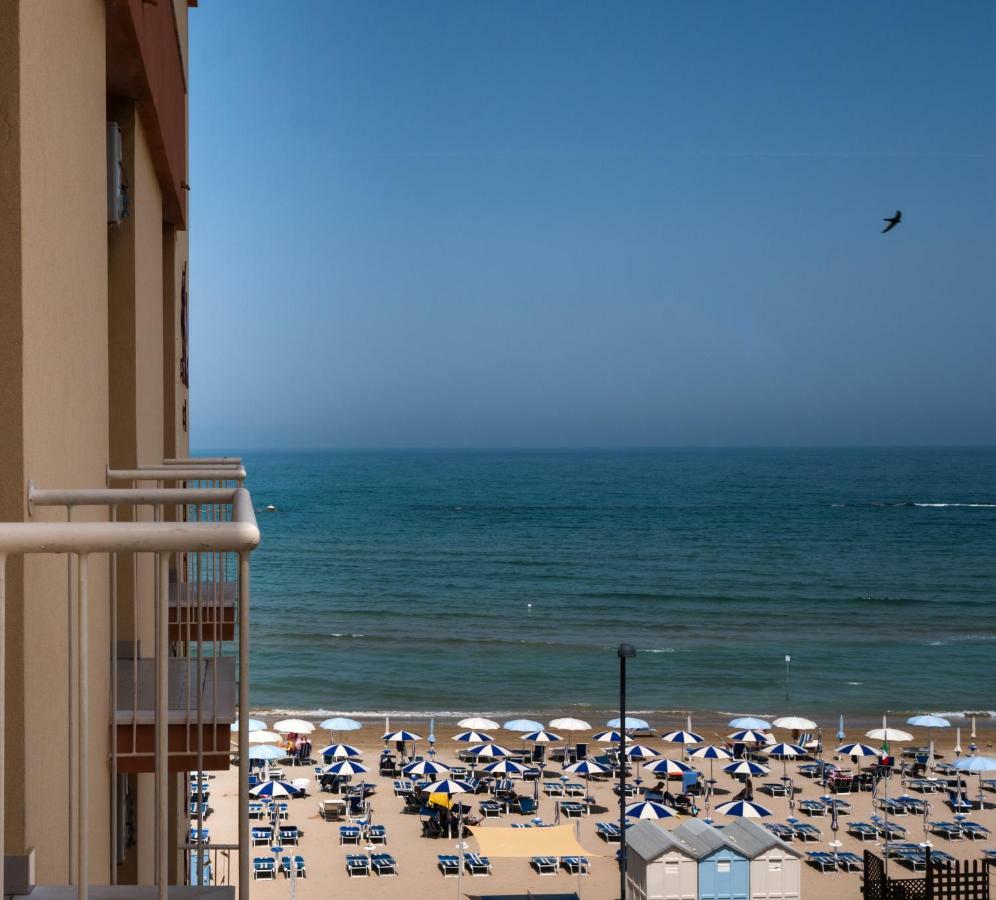 Hotel Florence Маротта Экстерьер фото