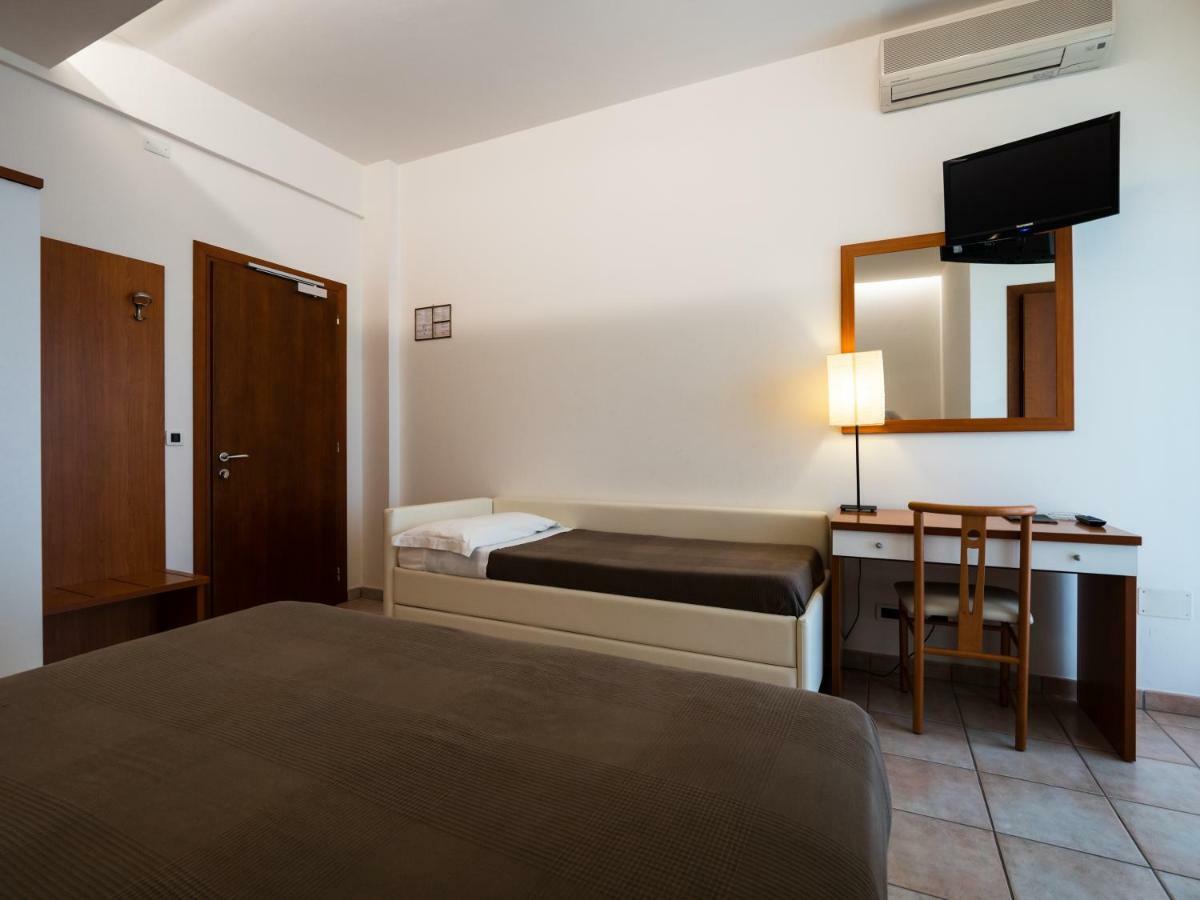 Hotel Florence Маротта Экстерьер фото