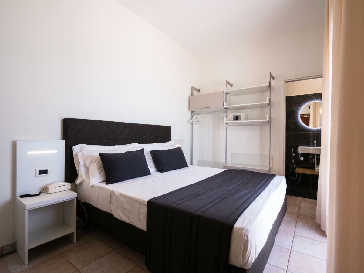 Hotel Florence Маротта Экстерьер фото