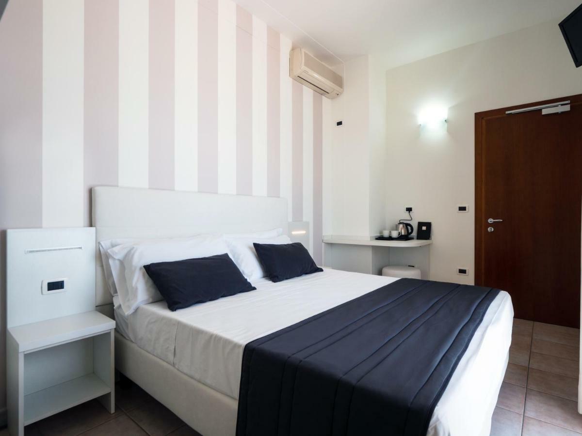 Hotel Florence Маротта Экстерьер фото